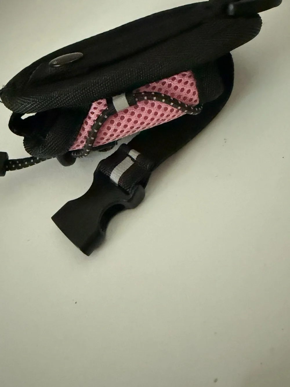 Pink and Black Mesh Running Armband clip-on mini Sleeve